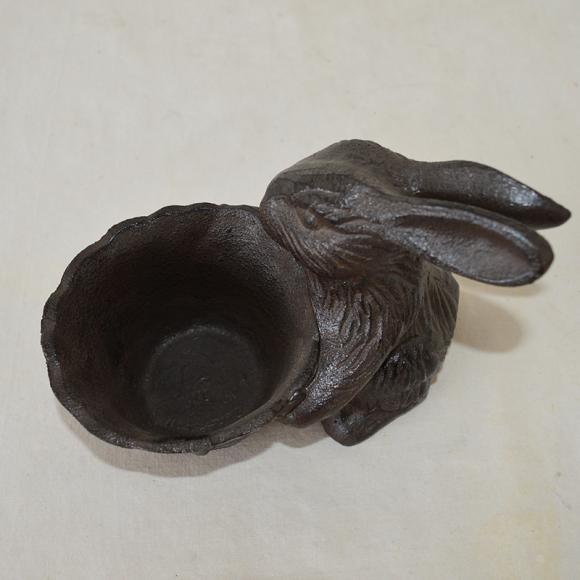 Decorative Easter Home Decor Cast Iron Rabbit Planter Bunny with Basket planter