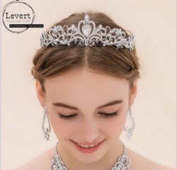 Silver Crystal Tiara Crowns for Women Girls Elegant Princess Crown with Combs Tiaras for Women Bridal Wedding Prom Birthday Cosplay Halloween Costumes Hair Accessories for Women Girls